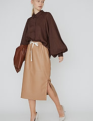 DESIGNERS, REMIX - Marie Midi Skirt - midi kjolar - camel - 0