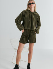 DESIGNERS, REMIX - Frances Sweat Shorts - casual shorts - army - 0
