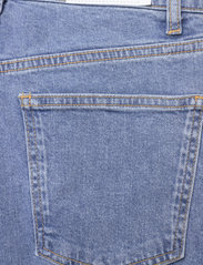 DESIGNERS, REMIX - Luce Straight Jeans - raka jeans - medium denim - 7
