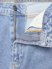 DESIGNERS, REMIX - Luce Wide Jeans - vida jeans - medium denim - 3