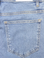 DESIGNERS, REMIX - Luce Wide Jeans - vida jeans - medium denim - 4