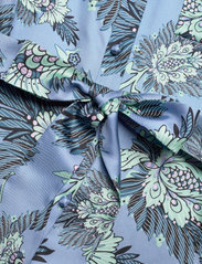 Diane von Furstenberg - DVF PRITA DRESS - feather floral med misty blue - 3