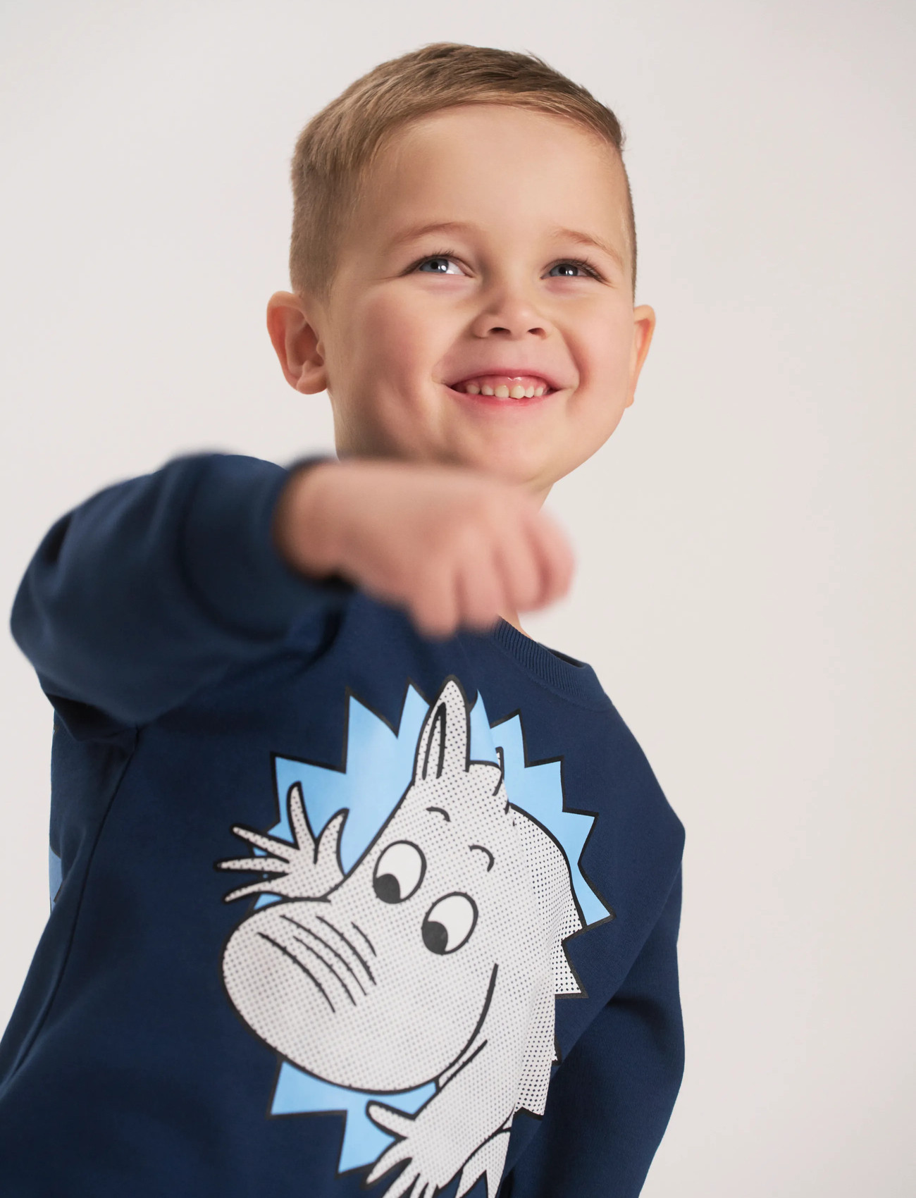 MUMIN Hej Mumin Collegetröja Mblå 122, 104, Navy, Sweatshirts & Hættetrøjer > Sweatshirts, Børn