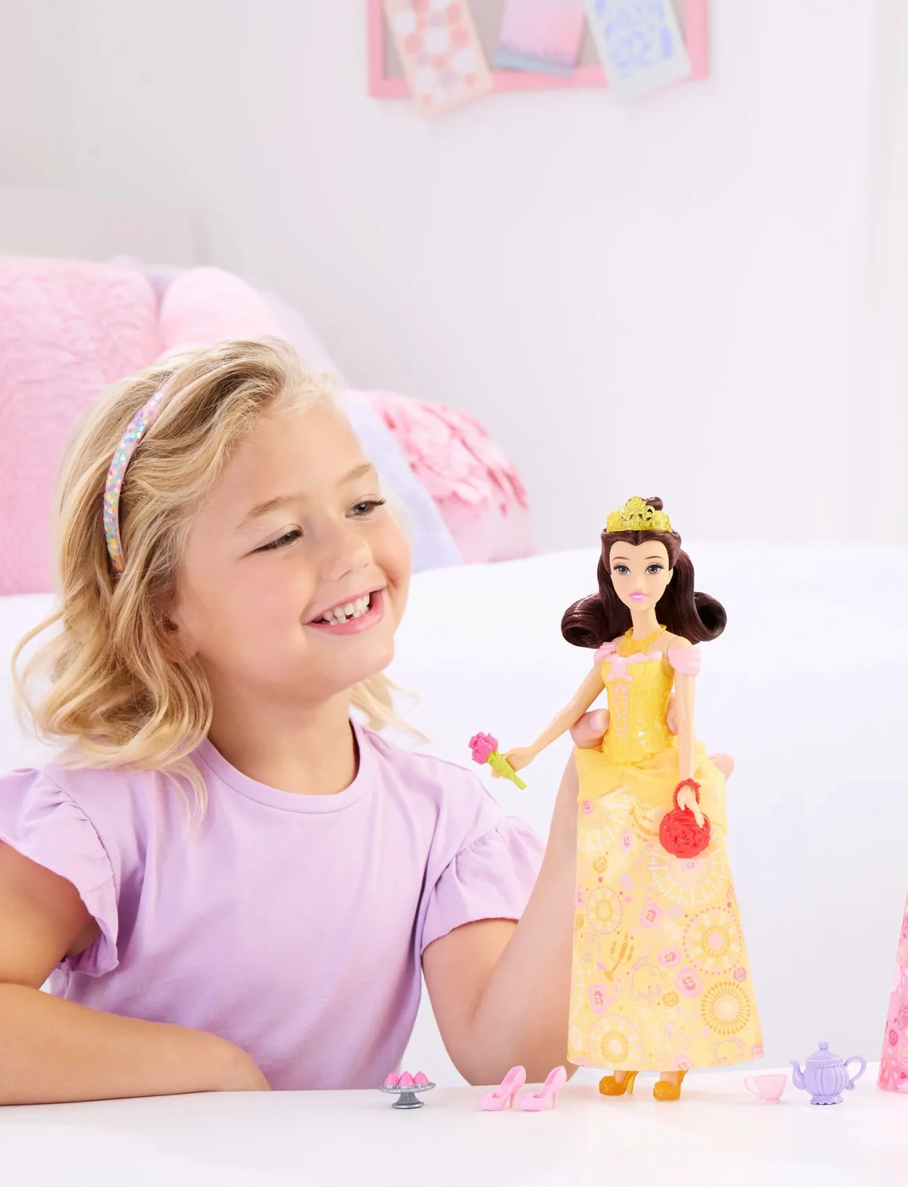 Disney Princess Disney Princess 2-In-1 Stories Belle Fashion Doll With 2 Snap-On Bodices, 2 Nederdele & 9 Accessories, One Size, Yellow, Dukker Og Til