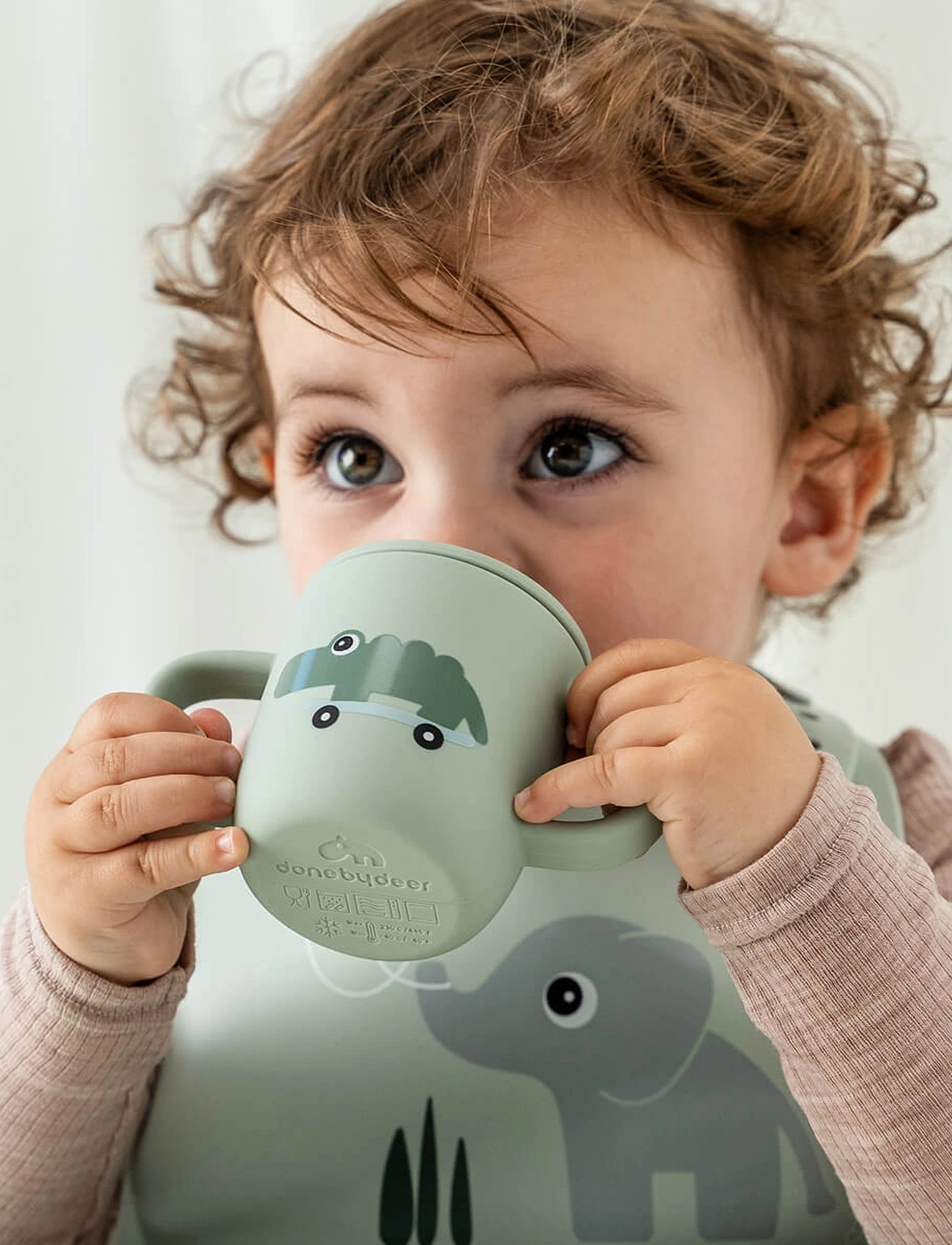 Done by Deer Silicone Spout Cup 2-Handle Playground Green, Ø 6.5X H 9 cm, Green, Fodring Af Baby > Suttekopper, Børn