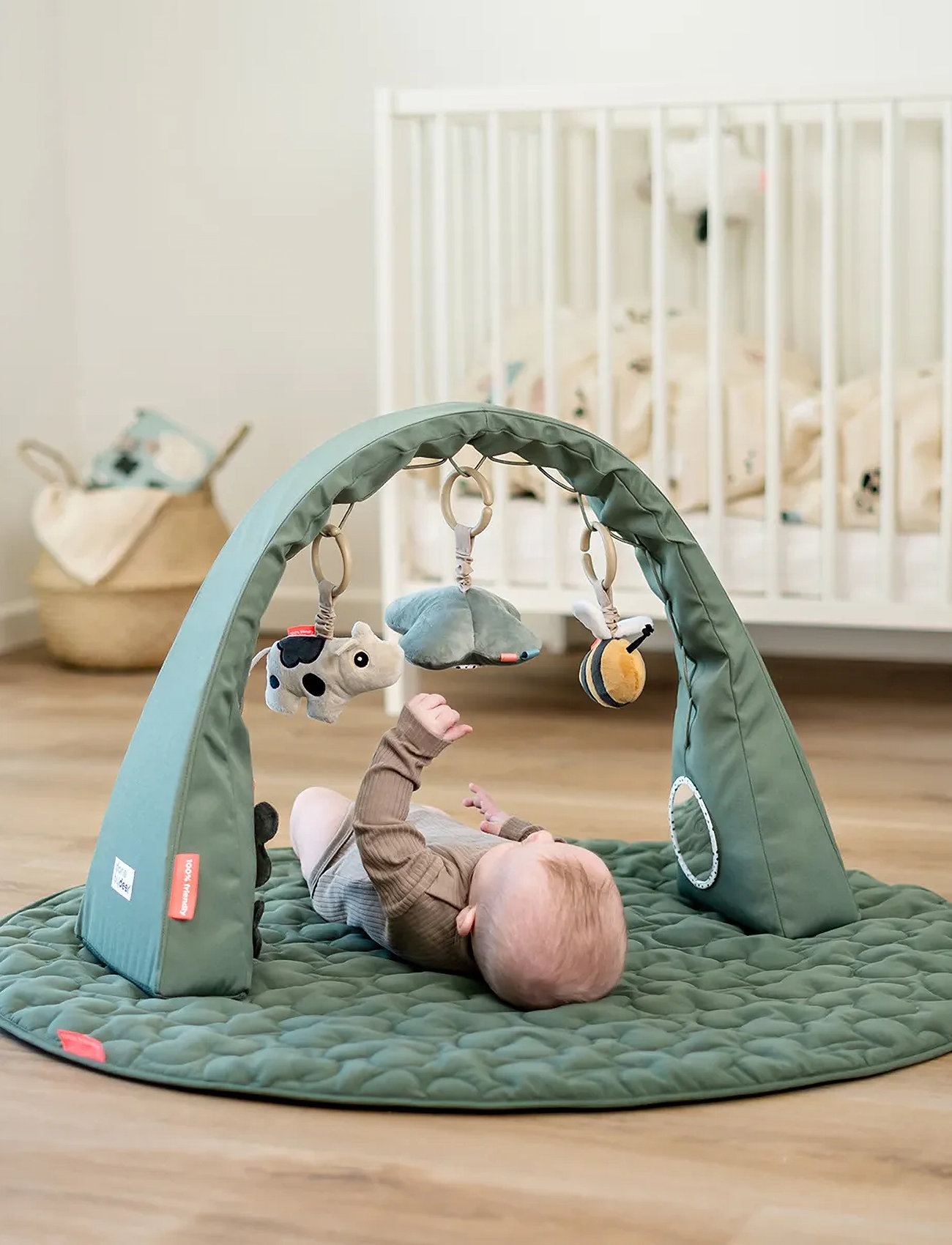 Done by Deer Activity Gym Tiny Farm Green, One Size, Green, Baby Legetøj > Activity Gyms, Børn