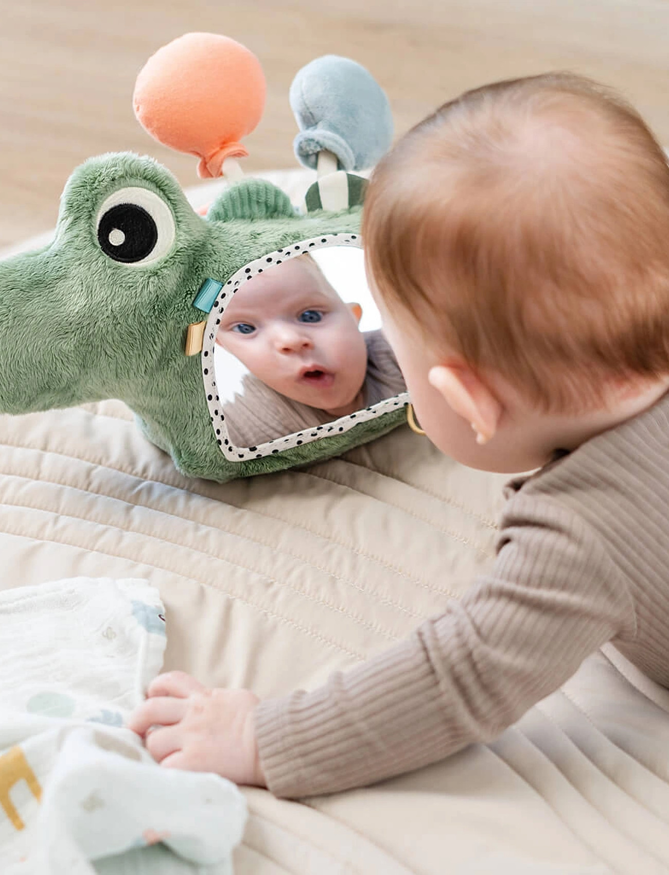 Done by Deer Activity Floor Mirror Croco Green, 28X 11.5X H 23 cm, Green, Soft Legetøj > Stuffed Legetøj, Børn