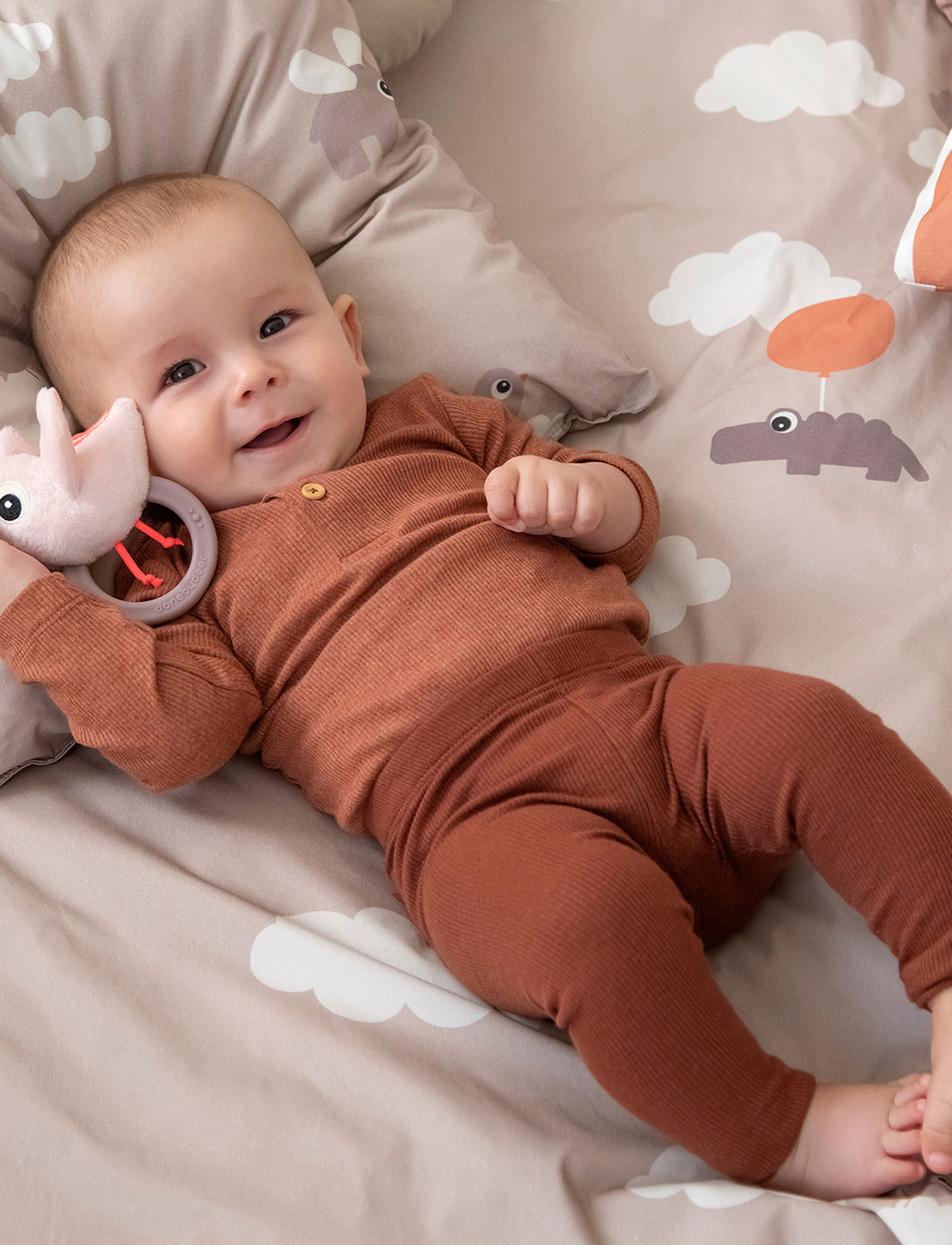 Done by Deer Sensory Rattle W/Teether Birdee Powder, One Size, Pink, Baby Legetøj > Teething Legetøj, Børn