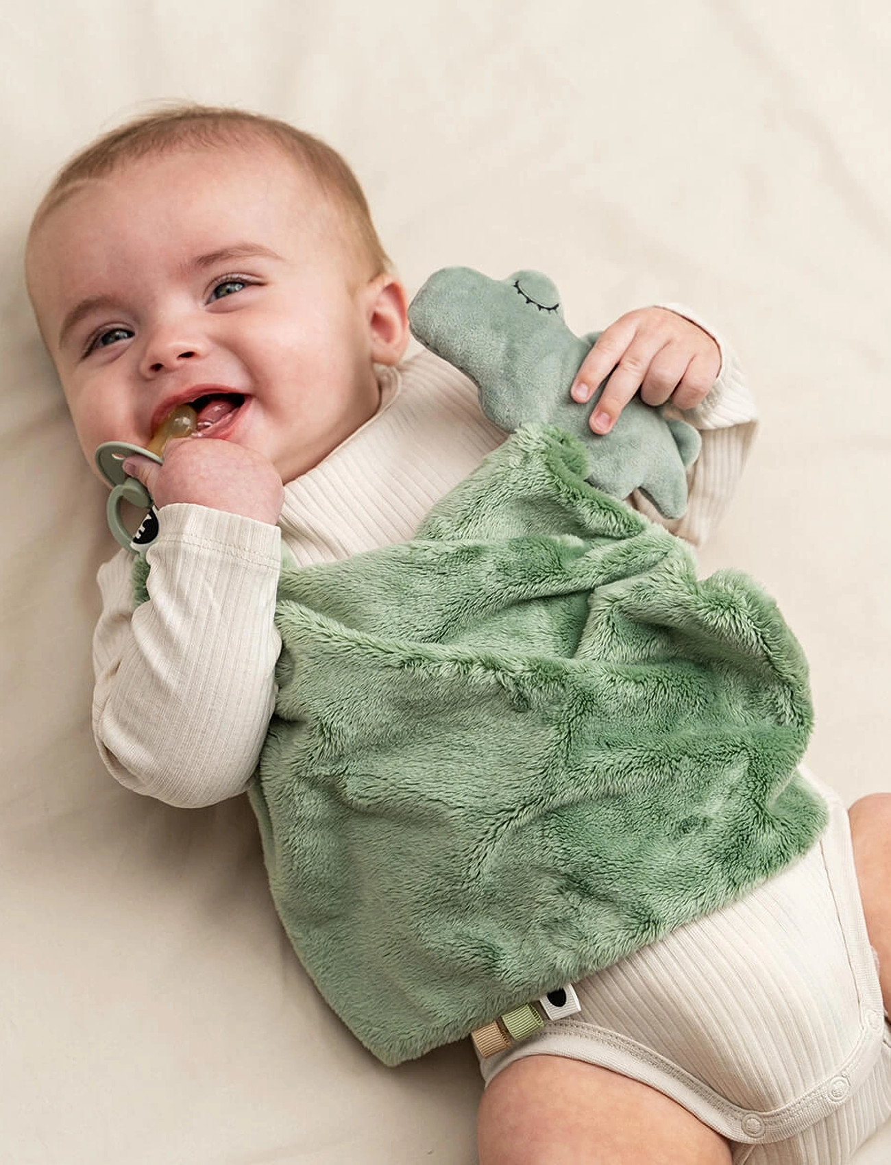 Done by Deer Comfort Blanket Croco Green, 28X 28 cm, Green, Babysøvn > Nusseklude, Børn