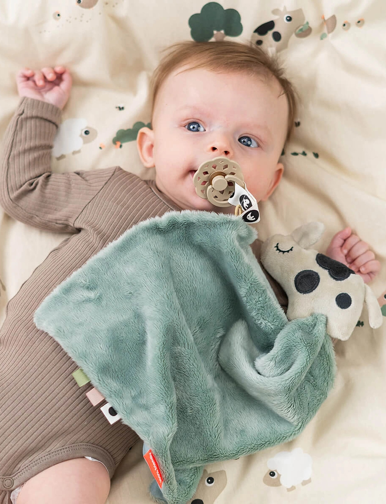 Done by Deer Comfort Blanket Dotti Blue, 28X 28 cm, Blue, Babysøvn > Nusseklude, Børn