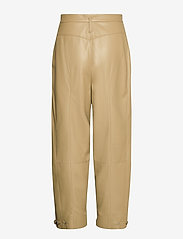 Dorothee Schumacher Sleek Performance 