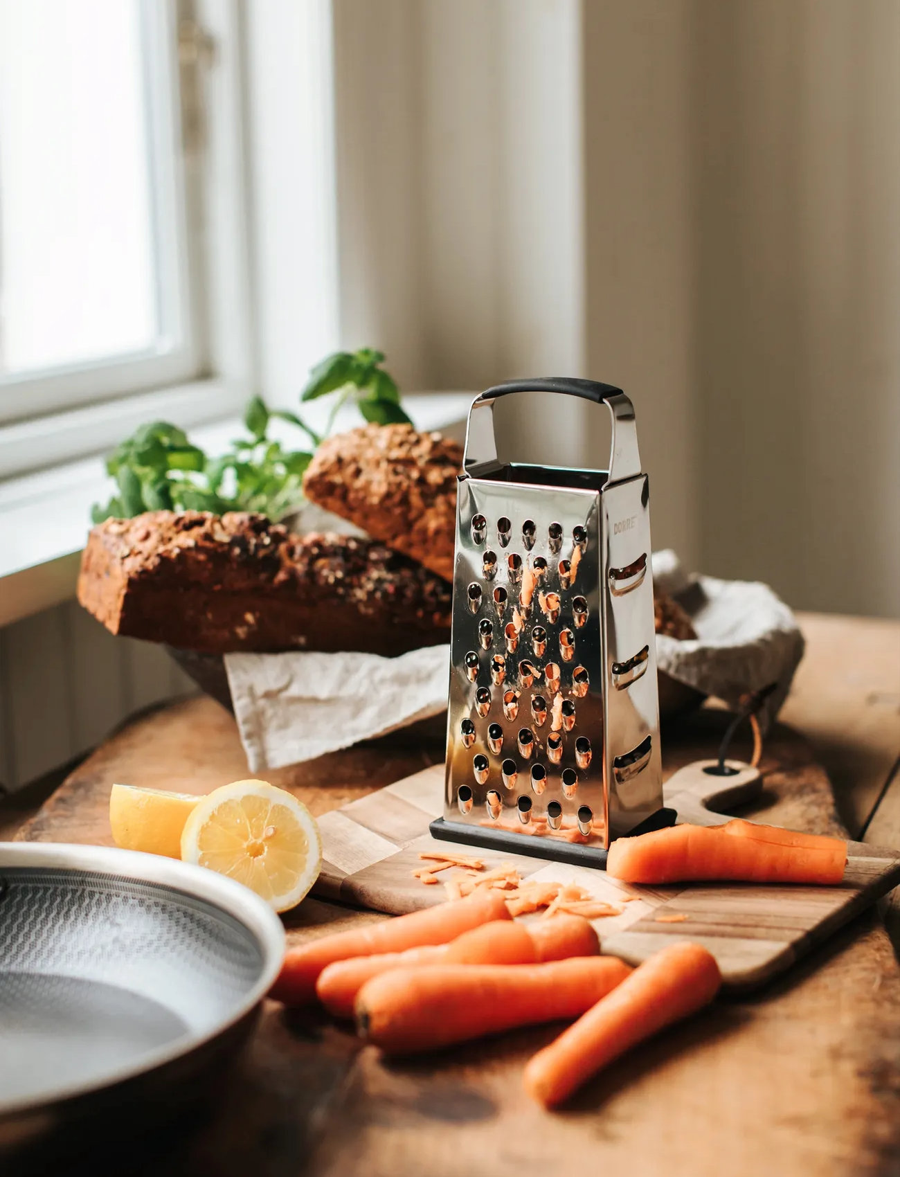 Dorre Rubi Grater Rubber Foot Handle 4 Different Sides, H:24 cm, Silver, Køkkenredskaber > Rivejern, Unisex