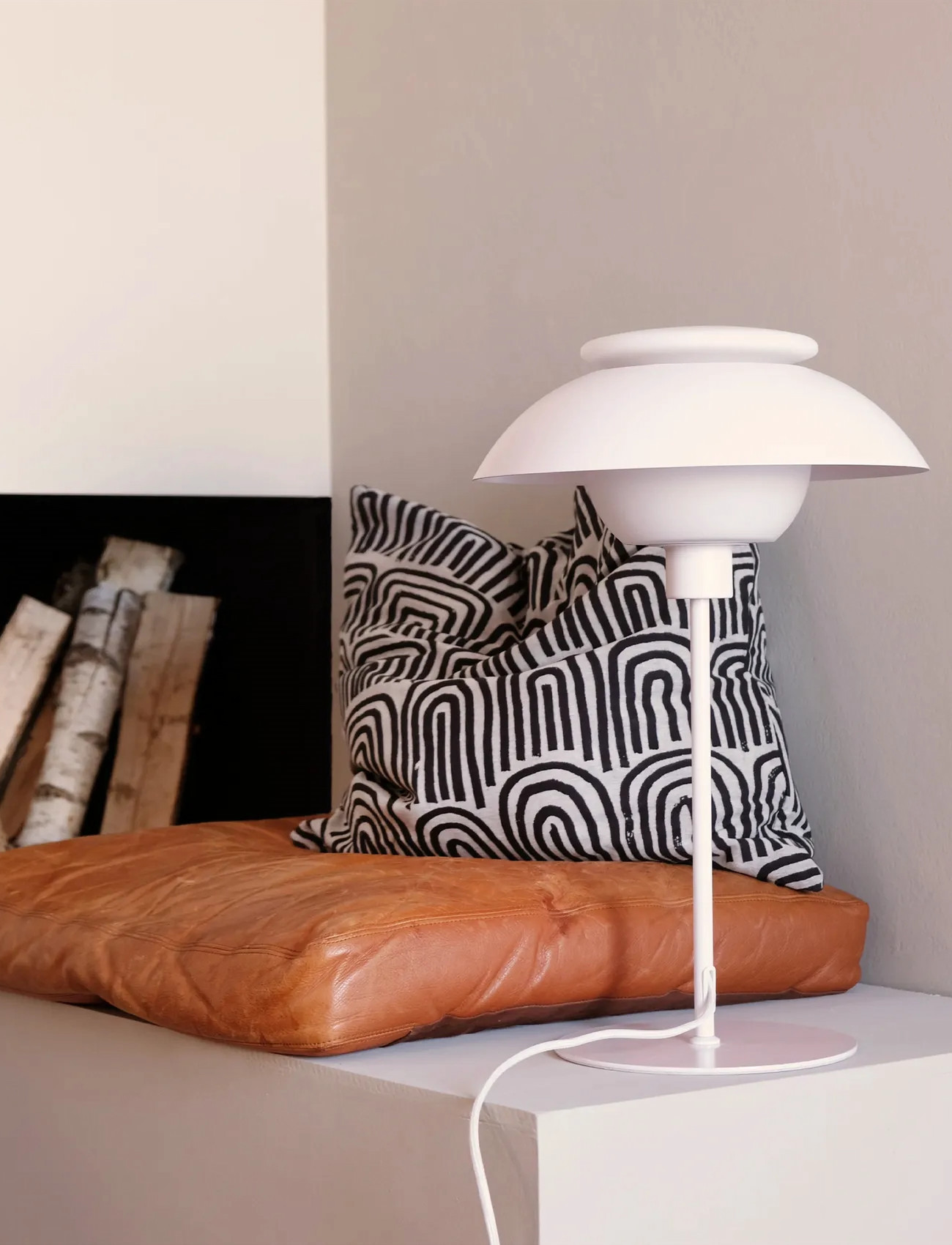 Dyberg Larsen Opus Bordlampe Hvid Metal/Glas, H47.5 cm, White, Lamper > Bordlamper, Unisex