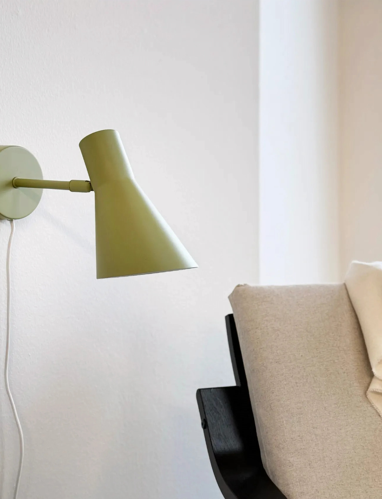 Dyberg Larsen Dl12 Væglampe Grøn, One Size, Khaki green, Lamper > Væglamper, Unisex