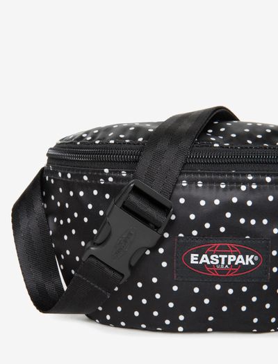 eastpak black arrow
