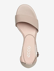 ecco shape 65