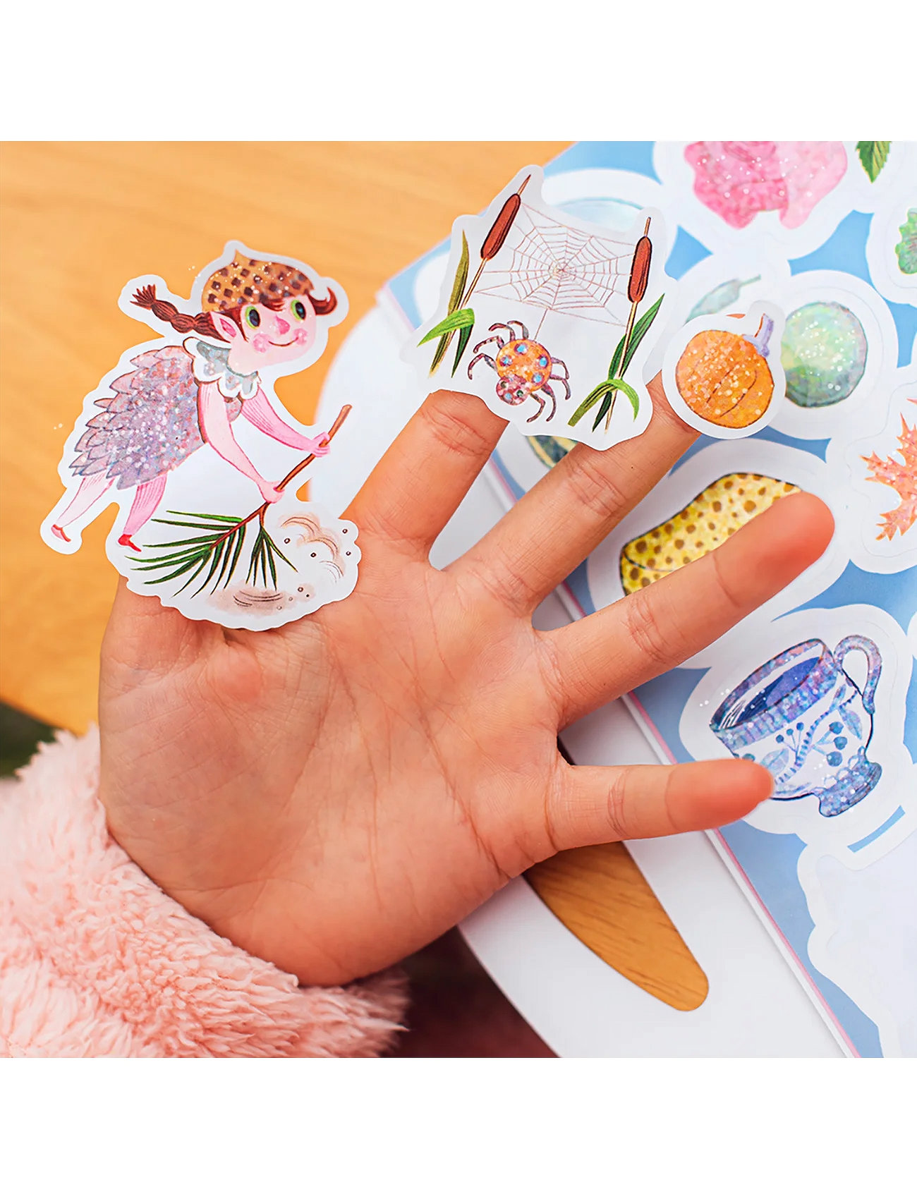 Eeboo Sticker Book - Magical Creatures, One Size, Multi/patterned, Håndværk > Klistermærker, Børn