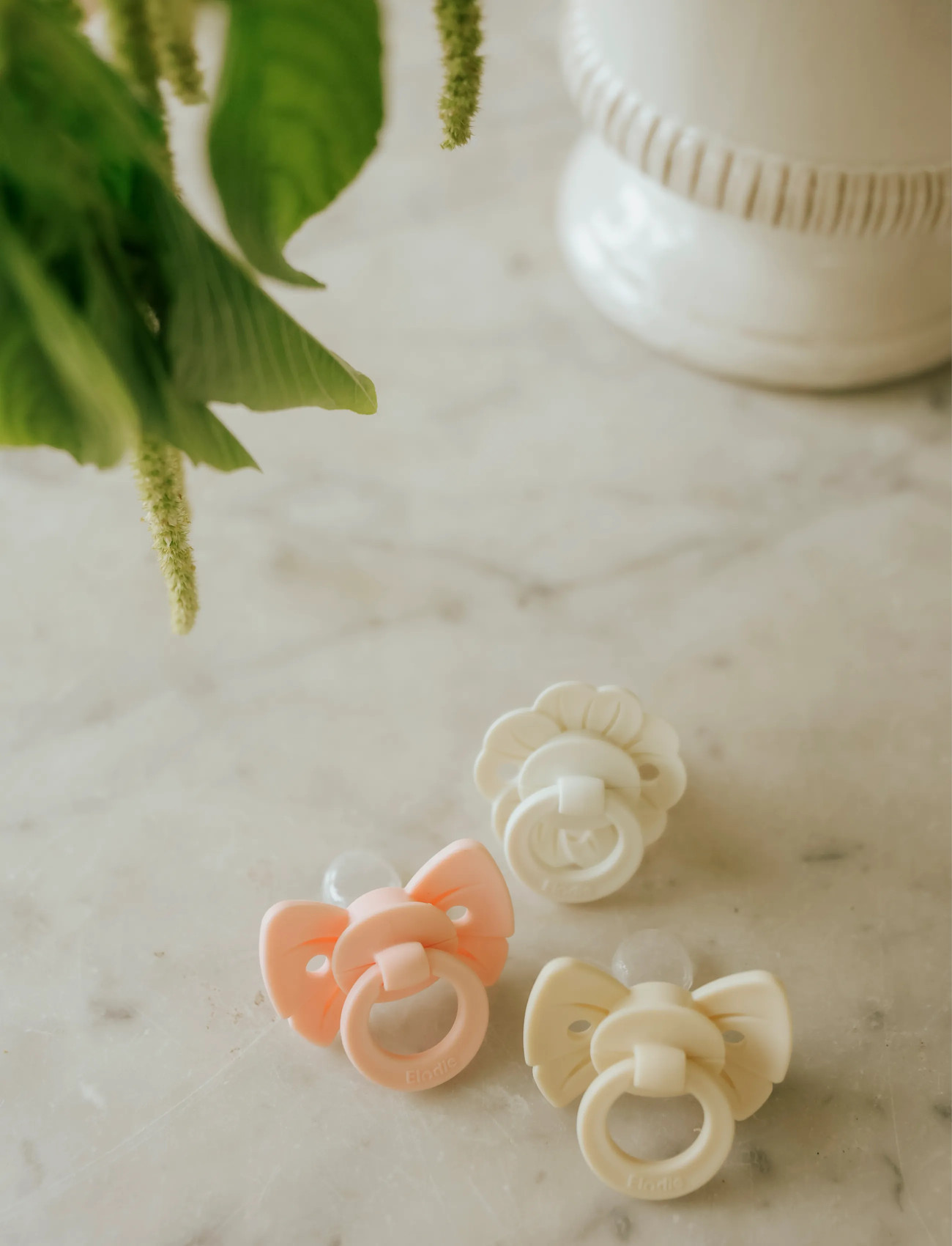 Elodie Details Pacifier Binky Bow Nb Oat White, One Size, Cream, Sutter Og Tilbehør > Sutter, Børn