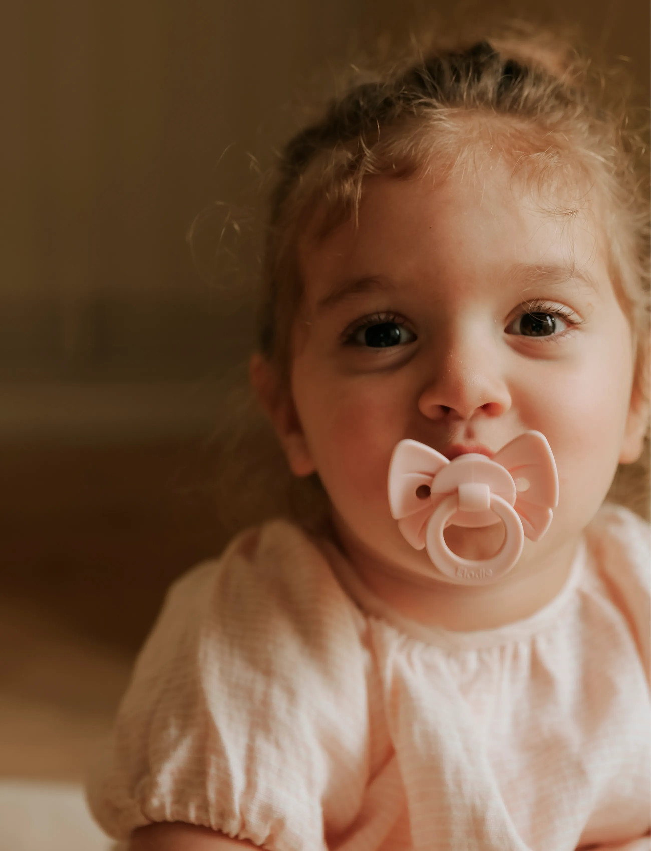 Elodie Details Pacifier Binky Bow Nb Misty Pink, One Size, Pink, Sutter Og Tilbehør > Sutter, Børn