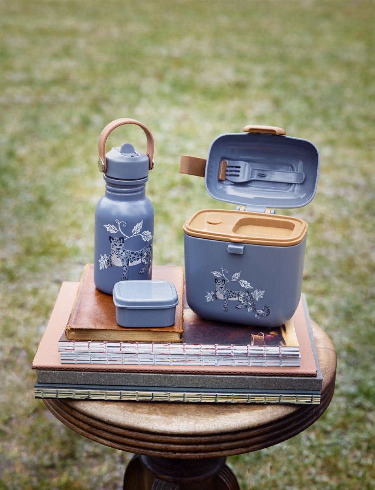 Elodie Details Water Bottle - Garden Leo, 350 ml, Blue, Hjem > Måltidstid, Børn