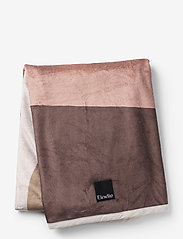 Elodie Details - Pearl Velvet Blanket - Winter Sunset - blankets - dustypink/dk blue/beige - 0