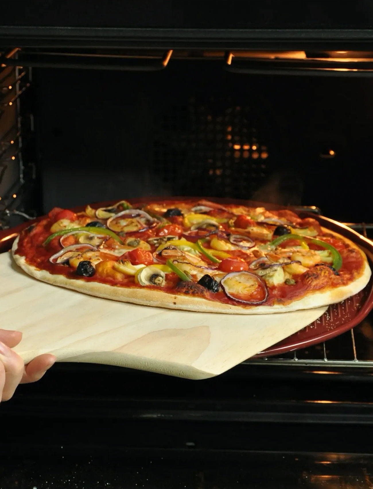 Emile Henry Ridged Pizza Stone, Ø40X3 cm, Red, Køkkenredskaber > Pizzaskærere Og Tilbehør, Unisex