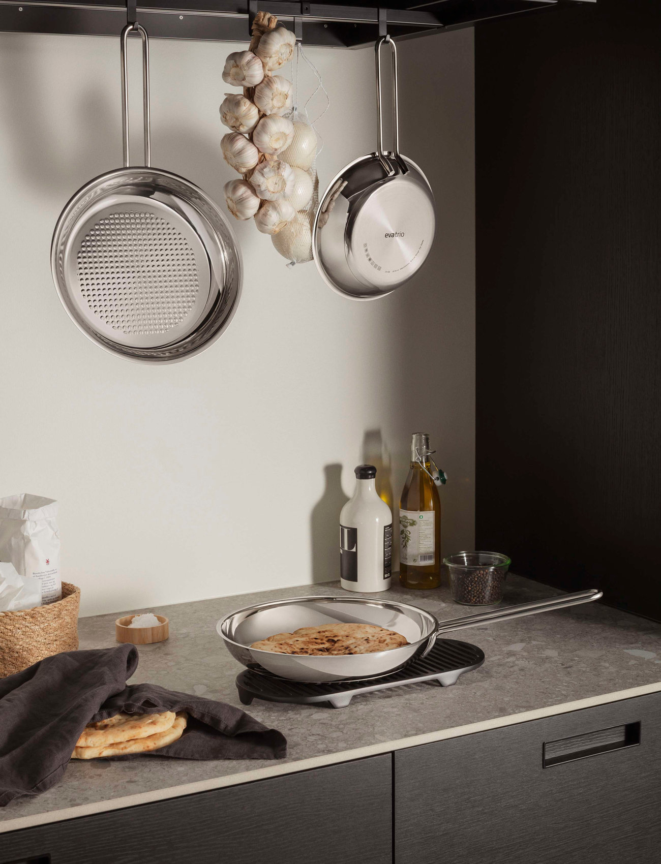 Eva Trio Stainless Steel Stegepande 24 cm Honeycomb, Ø 24 cm, Silver, Gryder & Pander > Stegepander, Unisex