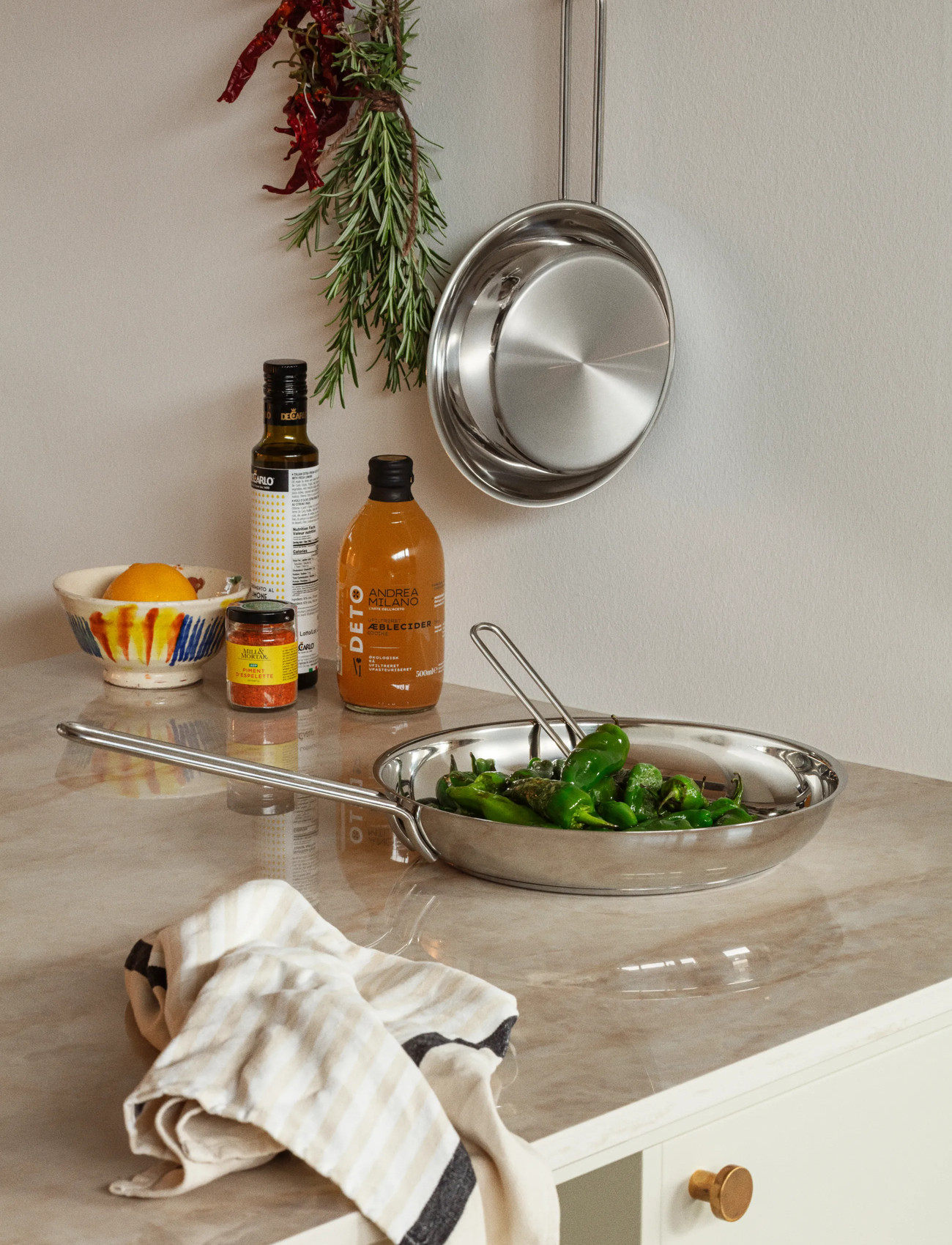 Eva Trio Stainless Steel Frying Pan 28 cm Steel Base, 28 cm, Silver, Gryder & Pander > Stegepander, Unisex