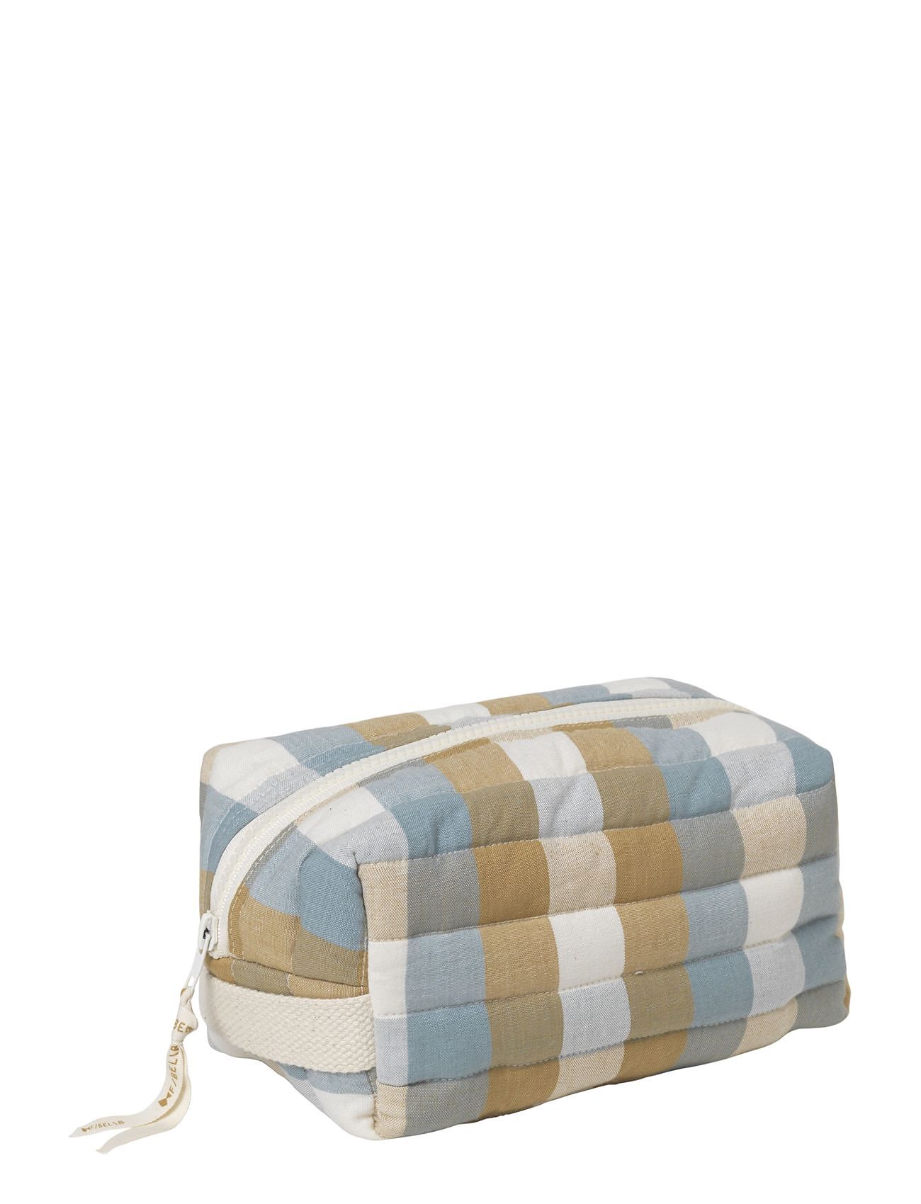 Quilted Toiletry Bag - Cottage Blue Checks Accessories Bags Toiletry Bag Multi/patterned Fabelab