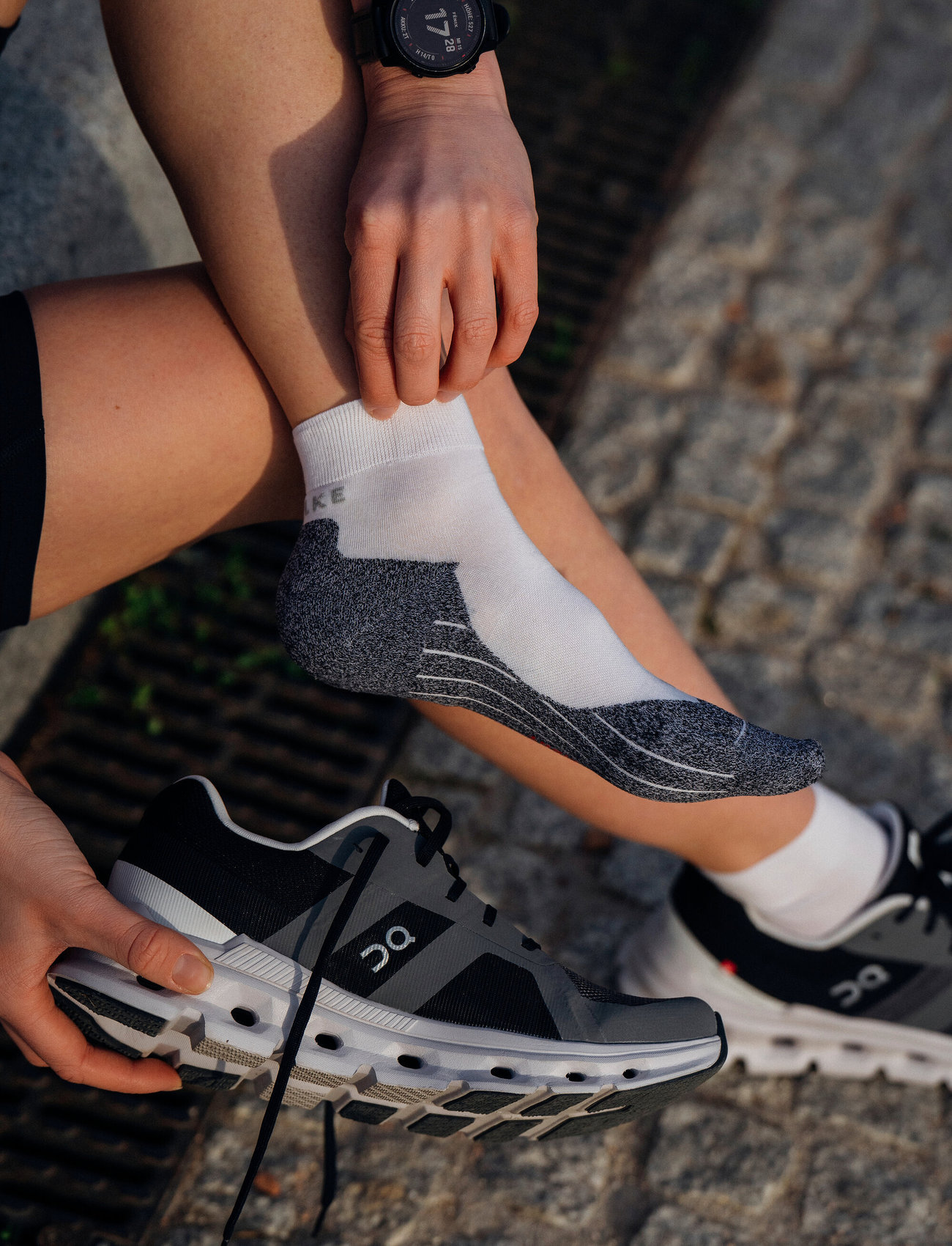 Falke Sport Ru4 Short Running Medium-Cushioned, 39-40, White, Sokker > Footies-Ankelsokker, Dame