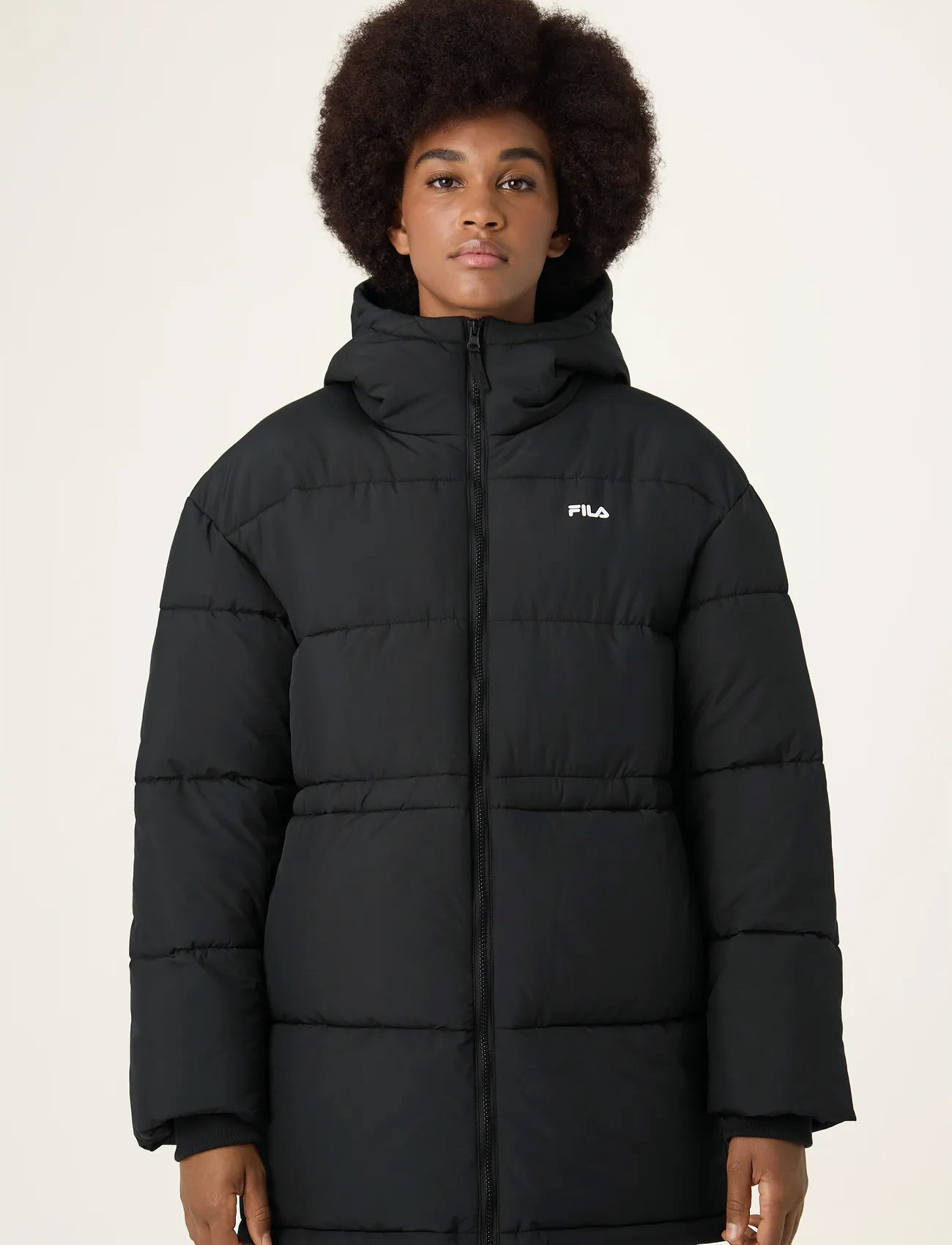 FILA Alba Relaxed Mid Hooded Puffer Jacket, L, Black, Sport Jackets > Sport Padded Jackets, Dame