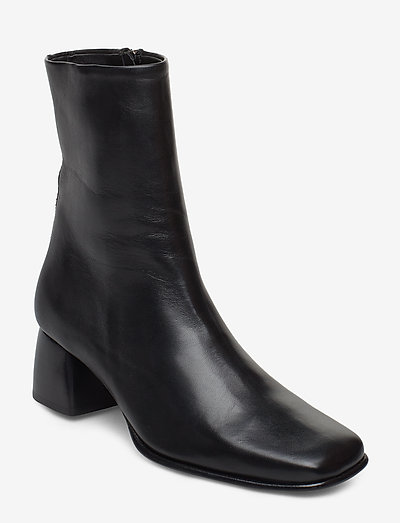 Eileen Leather Boot - heeled ankle boots - black