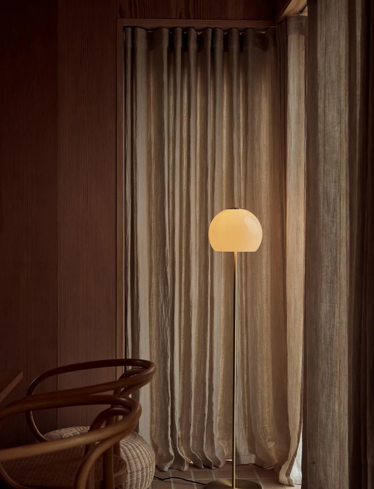 Frandsen Lighting Ball Glass Floor, Ø 25 cm, Cream, Lamper > Gulvlamper, Unisex