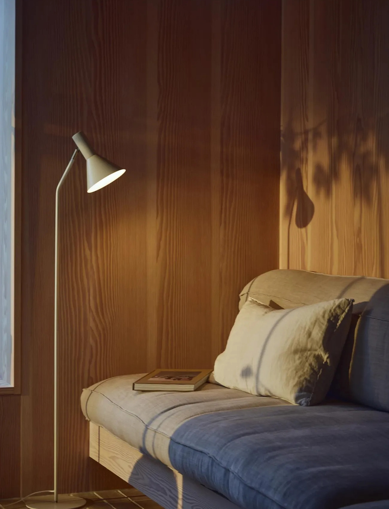 Frandsen Lighting Lyss Floor Lamp, H150 cm, Cream, Lamper > Gulvlamper, Unisex