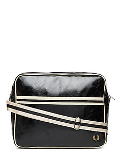 Fred Perry | Vesker | Stort utvalg av de seneste nyhetene Classic Barrel Bag (Blackecru) (959.20 kr) Fred Perry