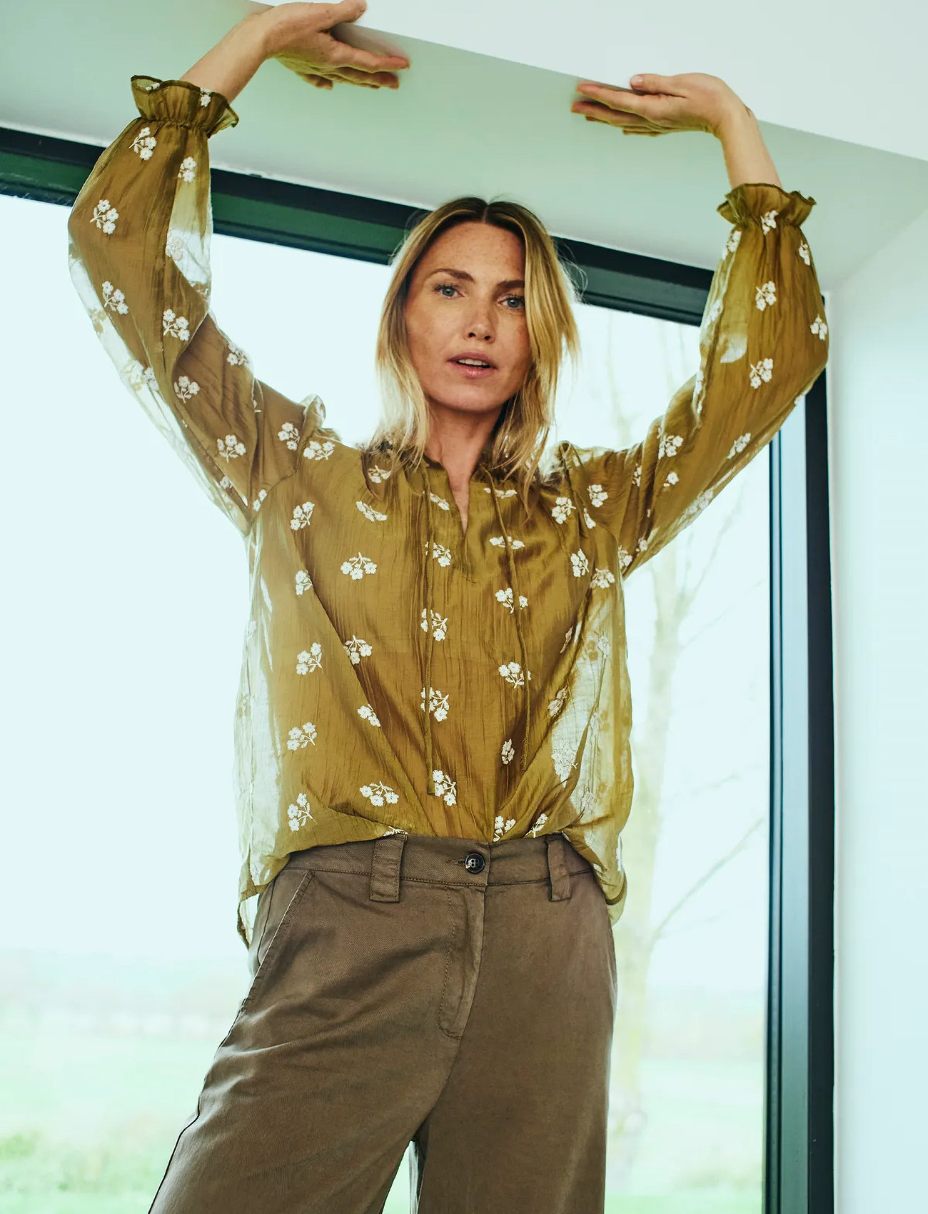 FREE/QUENT Blouse From Freequent In A Light Material With Allover Floral Embroidery. In Add, XS, Brown, Bluser > Langærmede, Dame