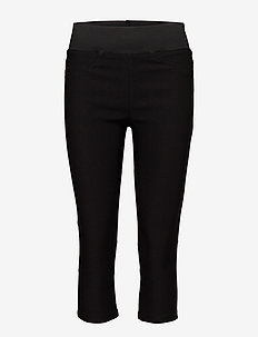 black slim capri pants