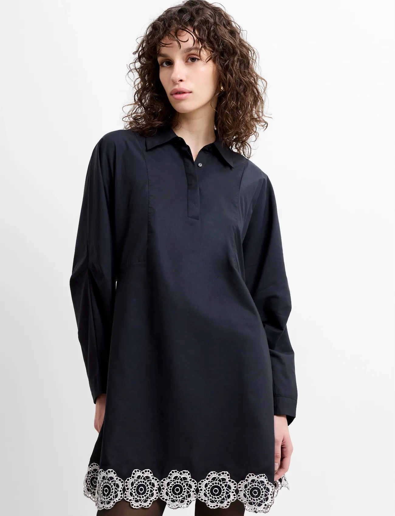 French Connection Era Poplin Broiderie Mini Dres, S, Black, Kjoler > Kort Kjole, Dame