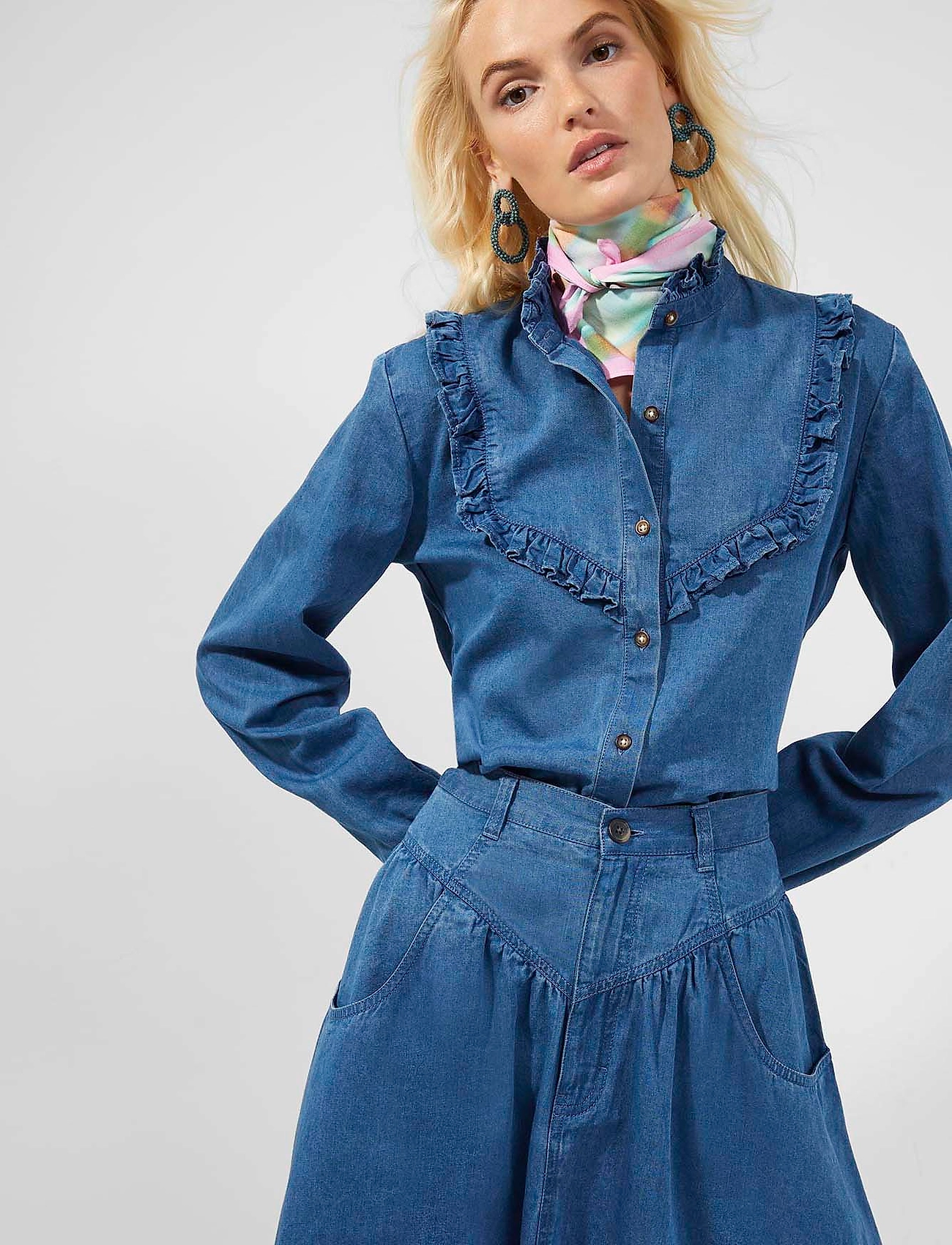 French Connection - ZAVES CHAMBRAY RUFFLE BLOUSE - långärmade blusar - dark stone wash - 0