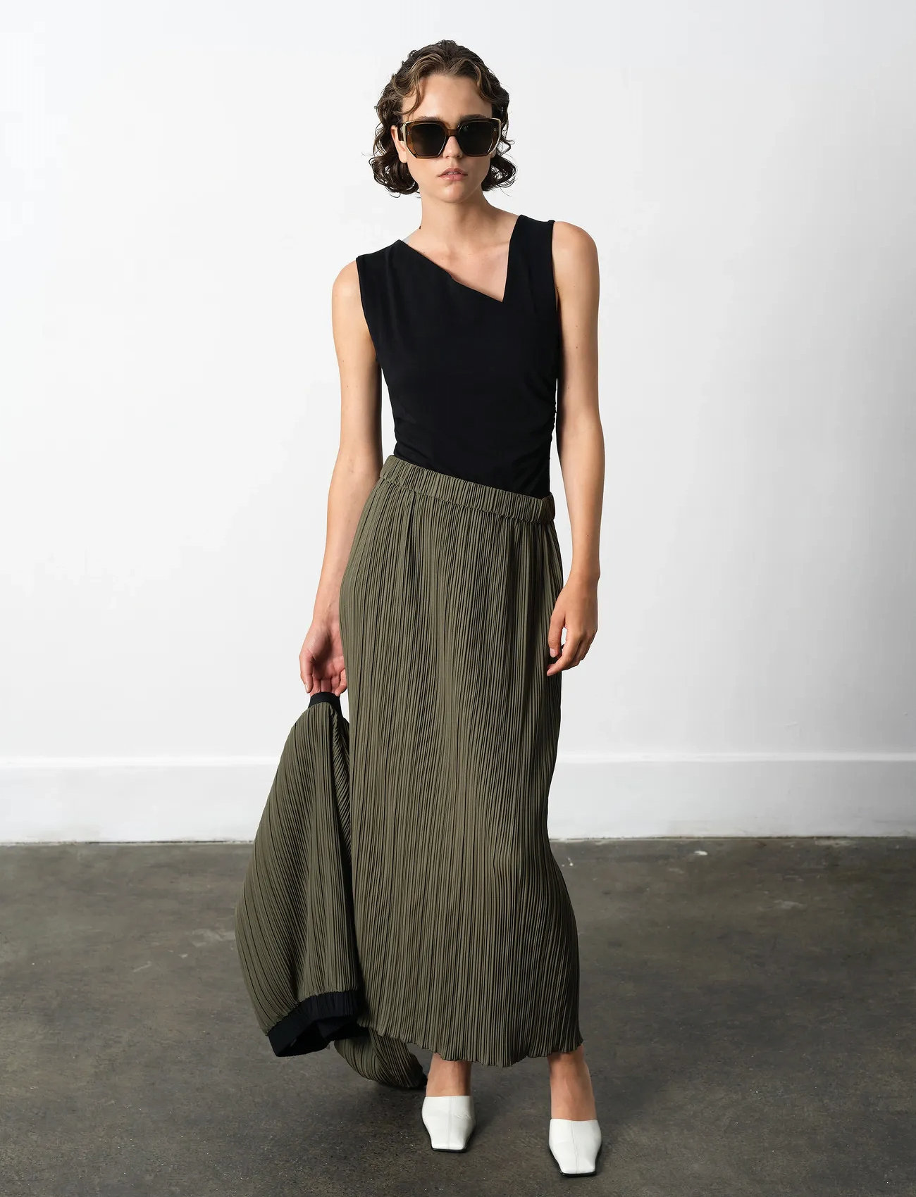 French Connection Niri Plisse Columned Midi Skir, M, Green, Nederdele > Maxi Nederdele, Dame