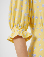 French Connection - PEONY-DORIA ECO PUFF SLV DRESS - korta klänningar - golden glaze multi - 3