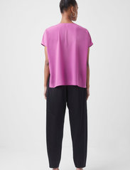 French Connection - CREPE LIGHT S/S V NK TOP - kortärmade blusar - purple meadow - 4