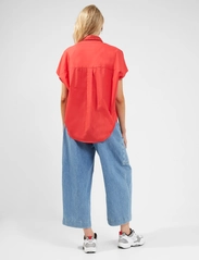French Connection - CELE SLEEVELESS RHODES SHIRT - kortärmade skjortor - hibiscus - 4