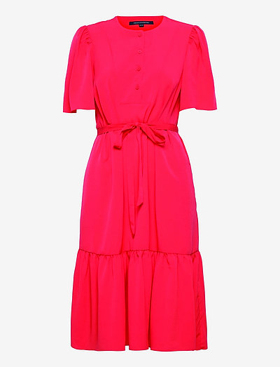 COURTNEY CREPE TIERED DRESS - midi kjoler - hibiscus