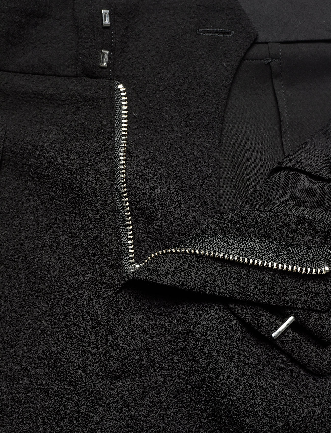 Ganni - Drapey Structure Belt Wide Shorts - casual shorts - black - 3