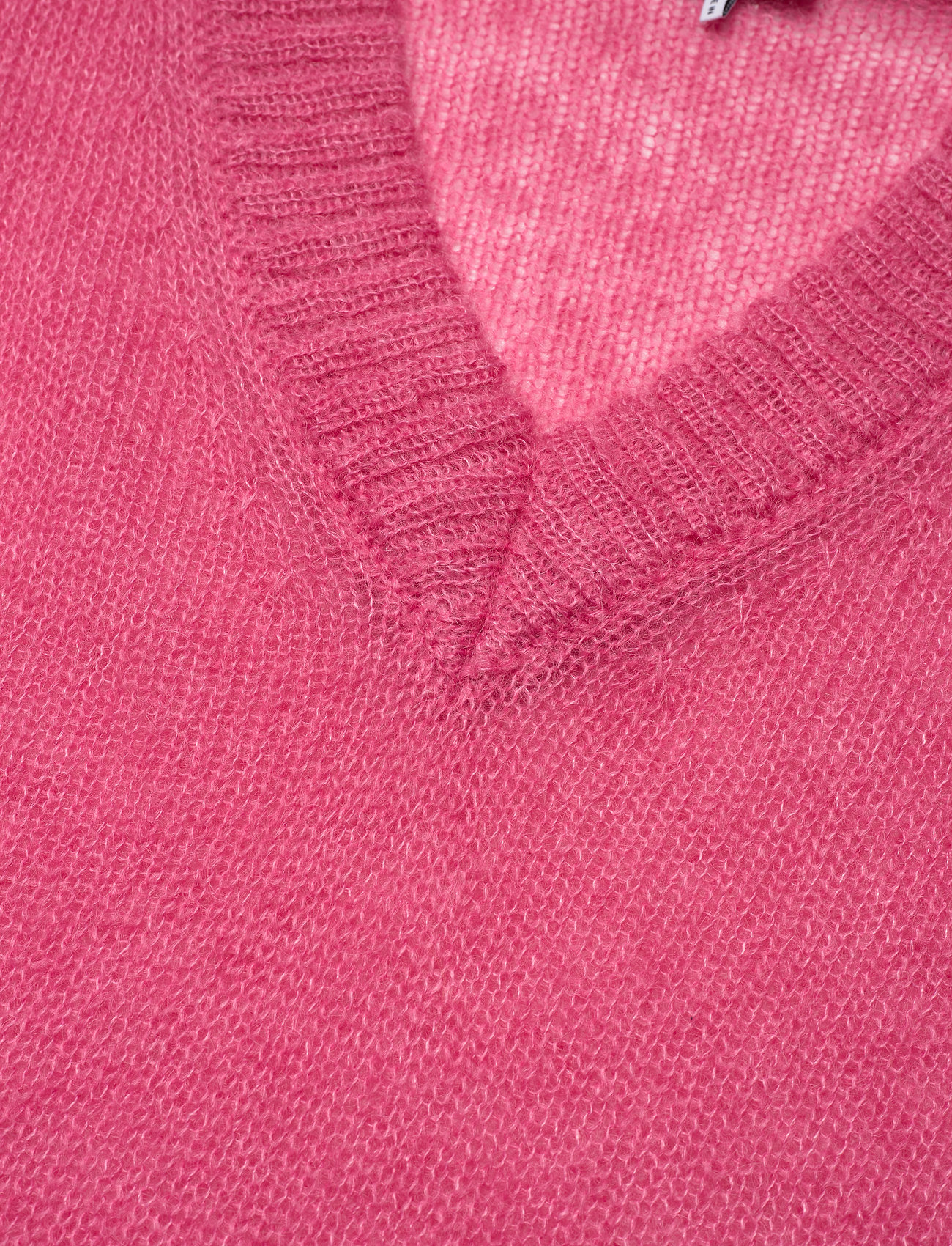 Ganni - Deep V-neck pullover - trøjer - shocking pink - 2