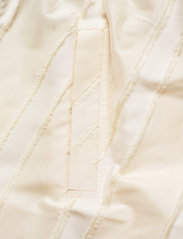Ganni - Stripe Tafetta Midi Skirt - midinederdele - egret - 2