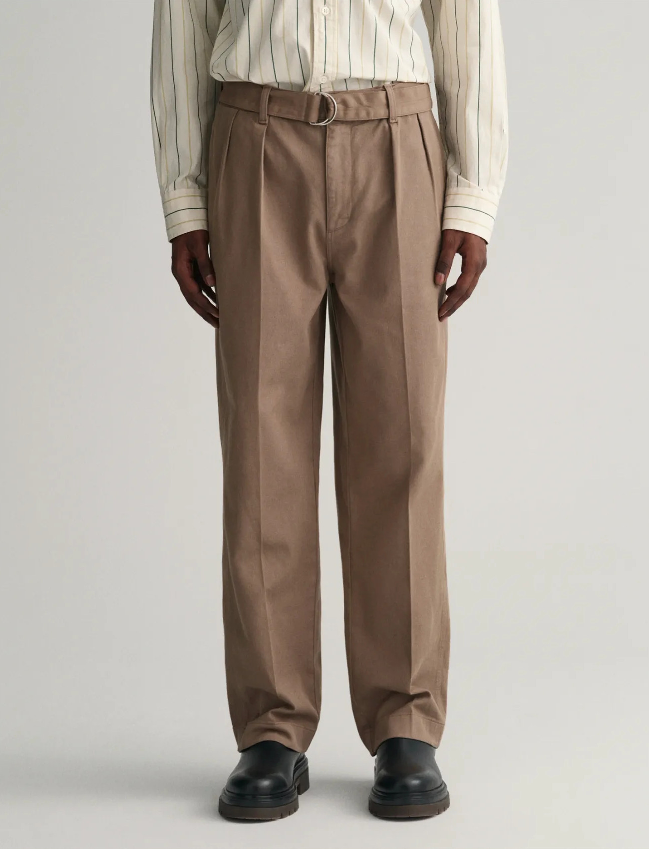 GANT Belted Pleat Chinos, 29, Brown, Bukser > Chinos, Herre