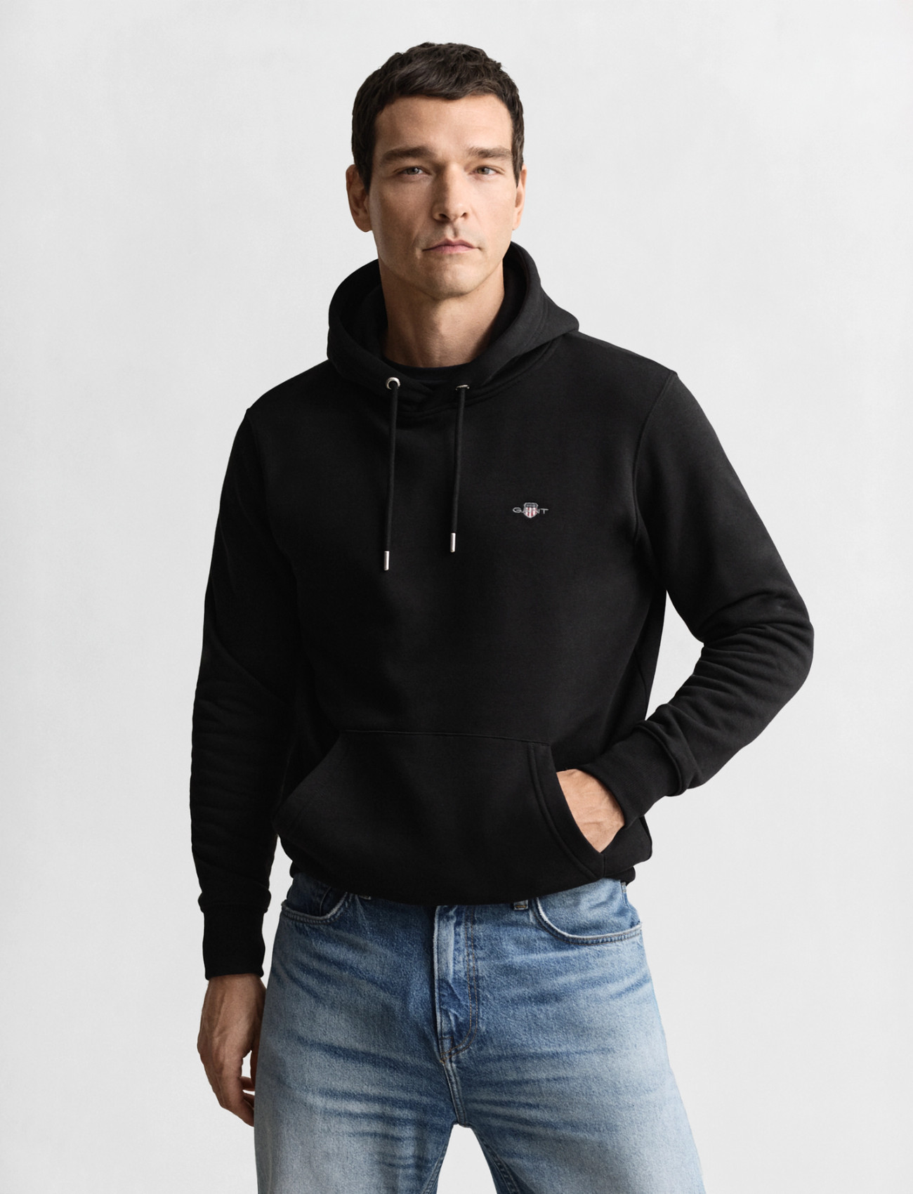 GANT Reg Shield Hoodie, S, Black, Sweatshirts & Hættetrøjer > Hættetrøjer, Herre