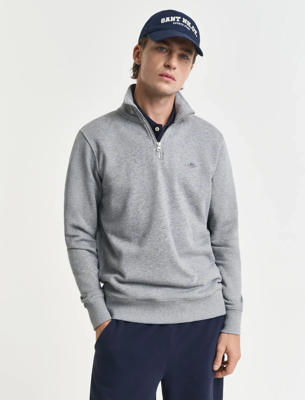 GANT Reg Shield Half Zip Sweat, S, Grey, Sweatshirts & Hættetrøjer > Sweatshirts, Herre